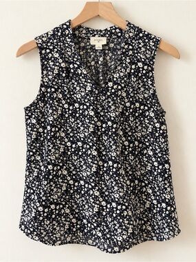 Everly Navy Floral Sleeveless V-Neck Camisole